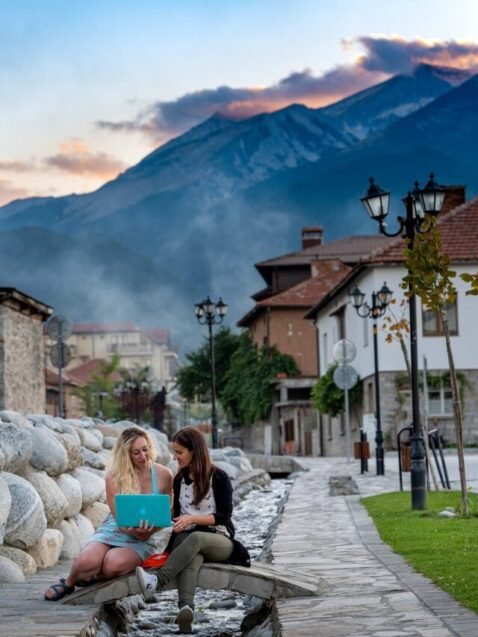 Digital Nomad Lifestyle: The Healthy Way to Work and Travel the Globe